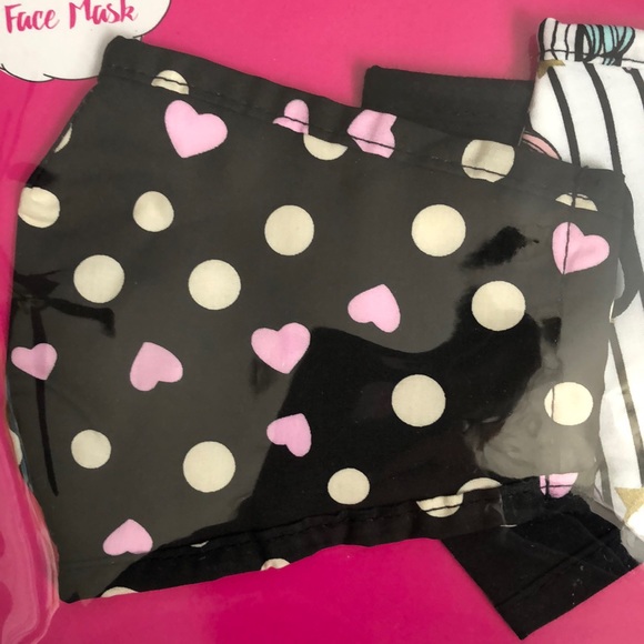 Betsey Johnson Pack of 3 Face Masks - Picture 6 of 7